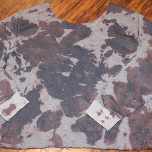 2/$20 🏷 Women's Splatter Lounge Sweater Size Large - Picture 2 of 2